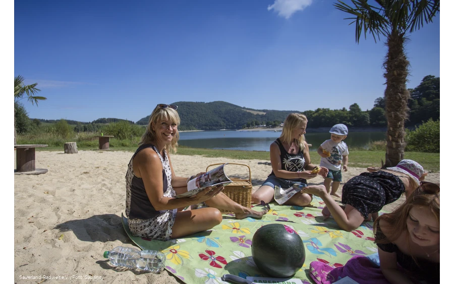A picnic at Diemelsee with the whole family