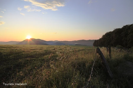 Der Sonnenaufgang über der Medebacher Bucht.