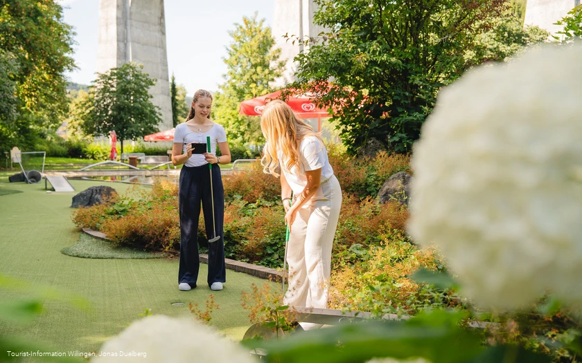 Frauen auf dem Abenteuergolfplatz Willingen