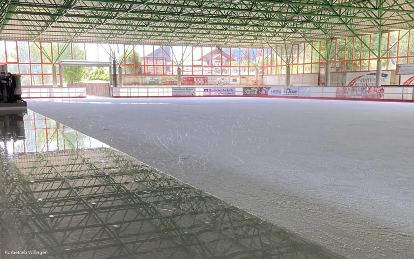 eissporthalle-willingen-eisbereitung c) kurbetrieb-willingen.jpg