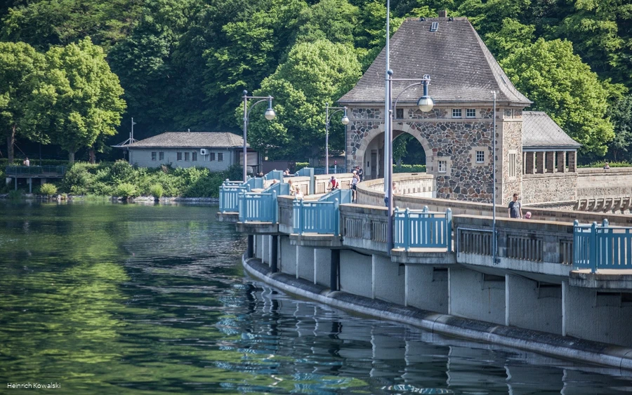 Edertalsperre vom Wasser aus Edertalsperre vom Wasser aus