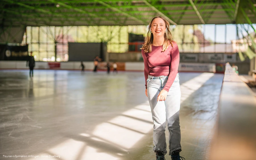 Eisläuferin in der Eissporthalle Willingen