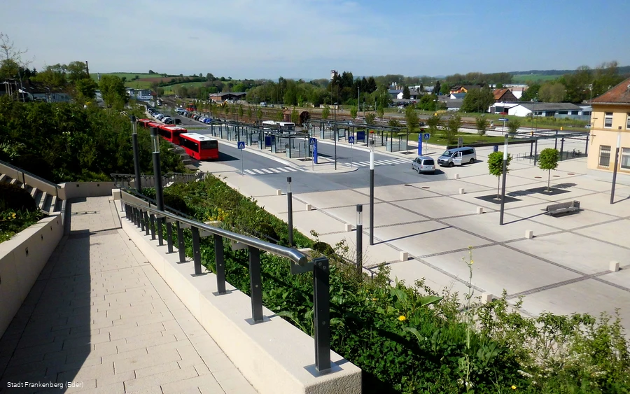 Zugangsweg von der Marburger Straße Zugangsweg von der Marburger Straße