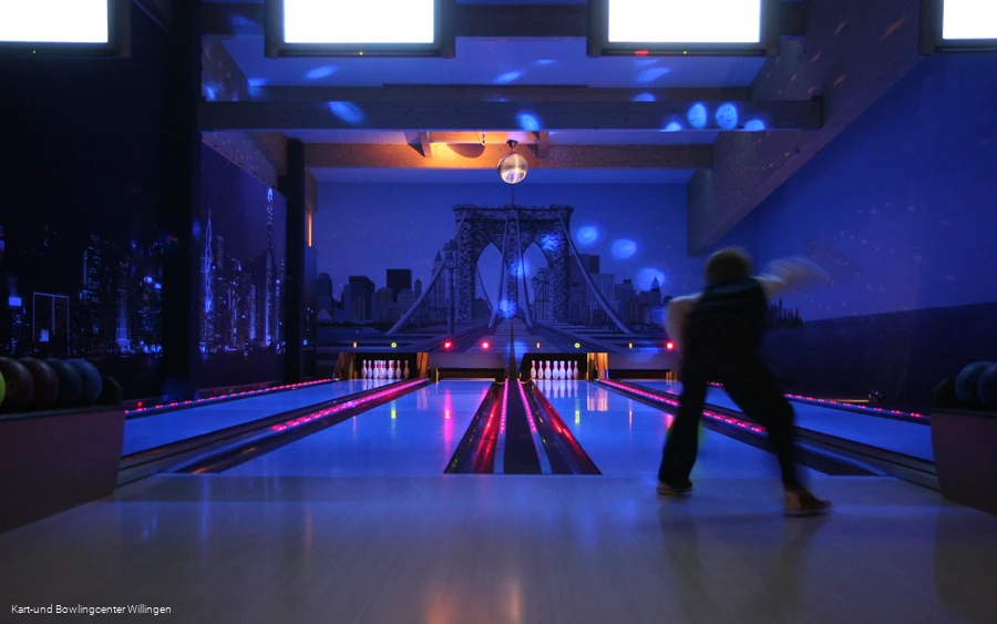 Kart-und Bowlingcenter Willingen Schwarzlicht.JPG