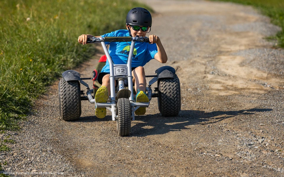 Junge auf Mountaincart am Ritzhagen 