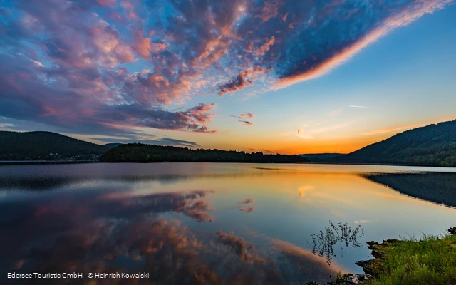 Zonsondergang over de Edersee.