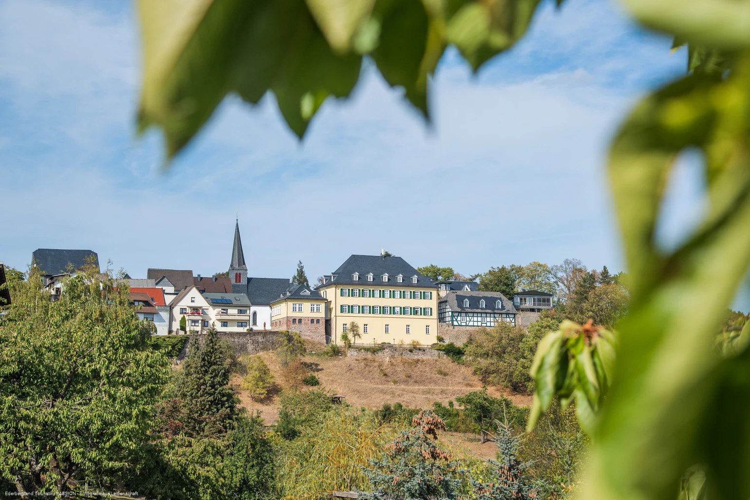 Blick auf die Neuburg, Battenberg(Eder)